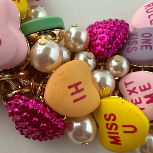 Betsey Johnson Conversation Hearts Candy Faux Pearl Valentines Day Bracelet - Picture 4 of 8